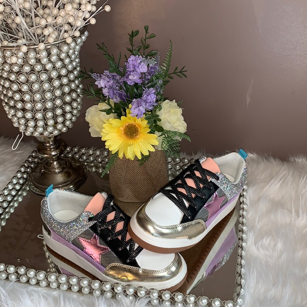 Steve Madden Girl snickers